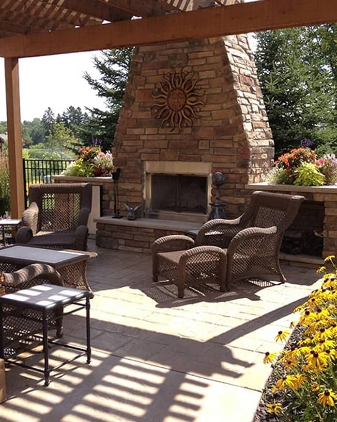 Outdoor Kitchens and Rooms